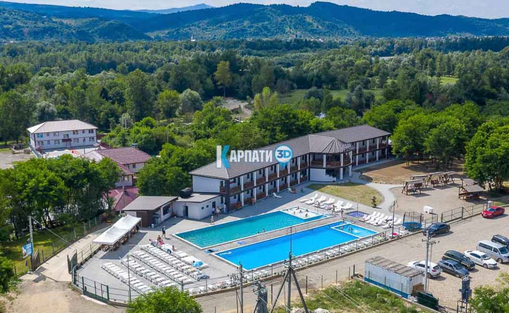 Готель Прага — відпочинок у Солотвино, басейн із солоною водою