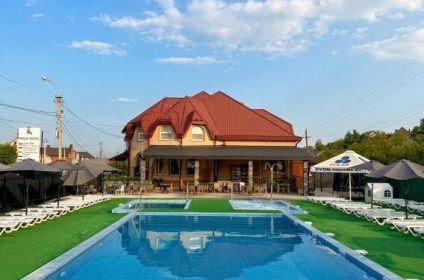 Аква готель — відпочинок у Солотвино, басейни із солоною водою та джакузі