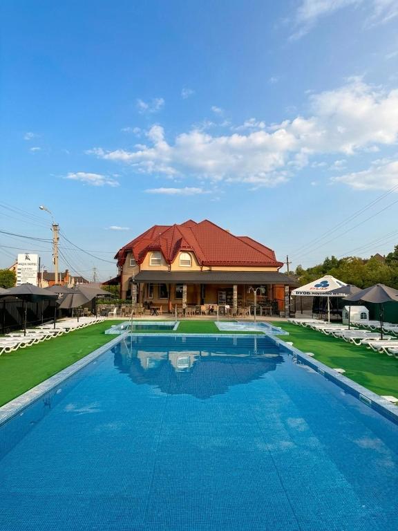 Аква готель — відпочинок у Солотвино, басейни із солоною водою та джакузі