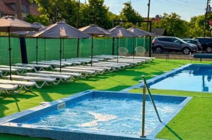 Аква готель — відпочинок у Солотвино, басейни із солоною водою та джакузі