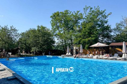 База Асторія, Басейн з прісною водою