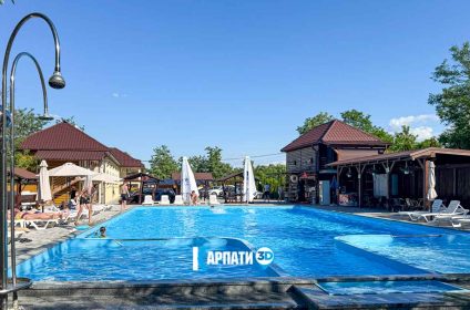 Асторія, Басейн з прісною водою