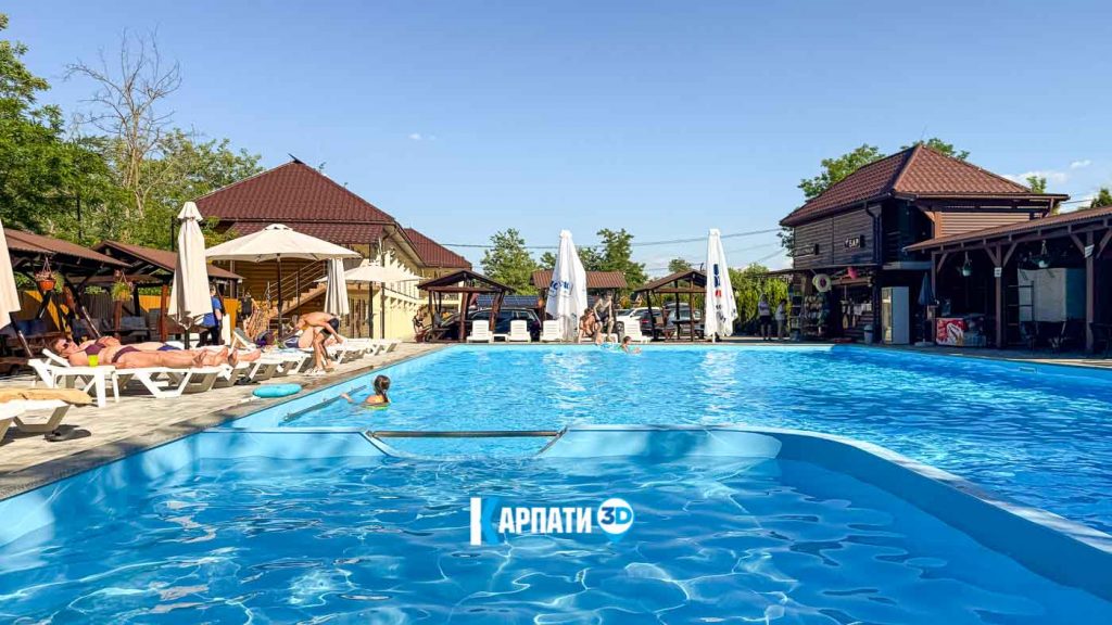 Басейн з прісною водою База Асторія