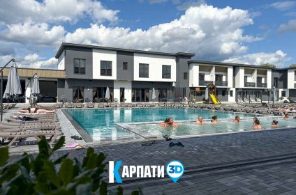 Готель Brookside, територія і басейни