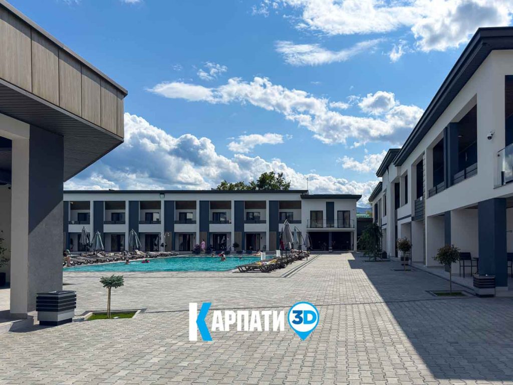 Hotel Brookside у Солотвино, територія
