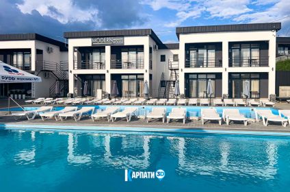 Модерн Хаус у Солотвино солоні озера