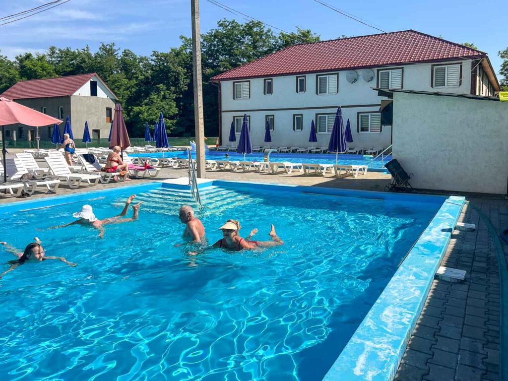 Ранчо Офре — відпочинок у Солотвино, база з басейном із солоною водою