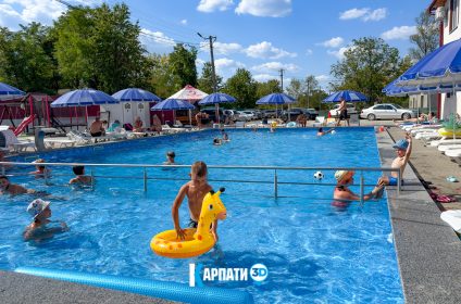 Ранчо Офре у Солотвино, Басейни з солоною та прісною водою