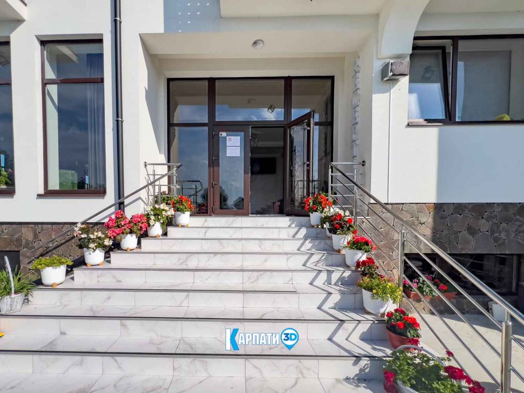 СПА готель Альпін Alpin — відпочинок у Солотвино, басейн із солоною водою
