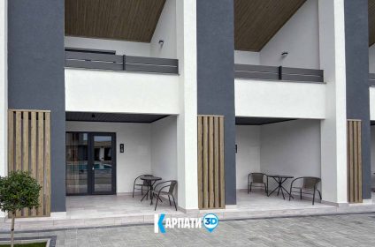 Hotel Brookside у Солотвино, корпус з котеджами