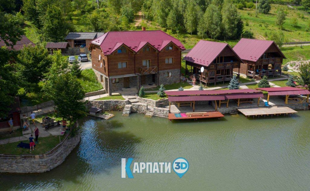 Турянський Двір комплекс відпочинку з озером, котеджами, чаном у Тур’я Поляна
