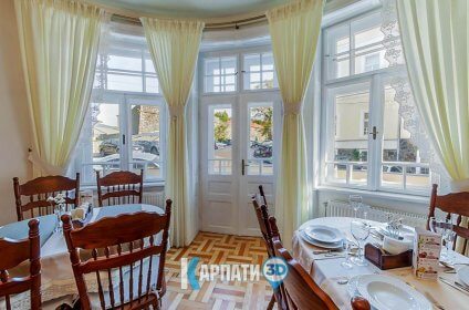 Ресторан Угорський Двір